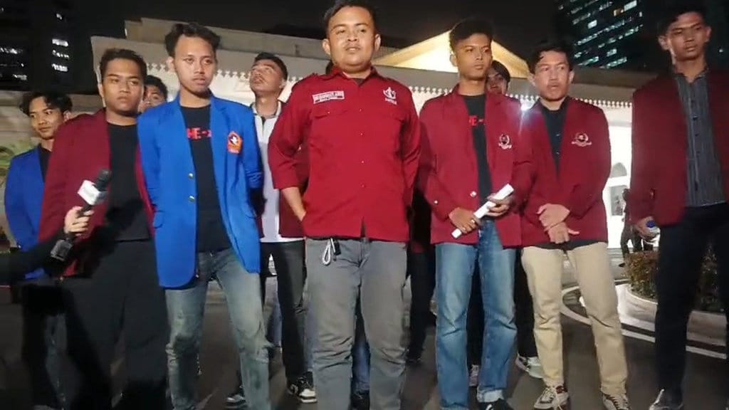 Kronologi Ketua BEM FH UBK Diduga Terima Uang usai Demo Kronologi Ketua BEM FH UBK Diduga Terima Uang usai Demo