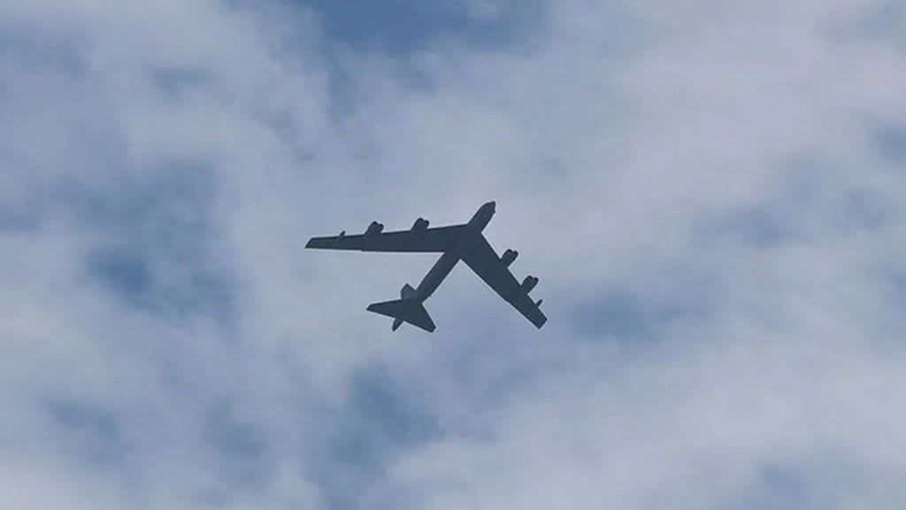 Pesawat Pengebom B-52 AS Jatuh di California, Semua Awak Tewas Pesawat Pengebom B-52 AS Jatuh di California, Semua Awak Tewas