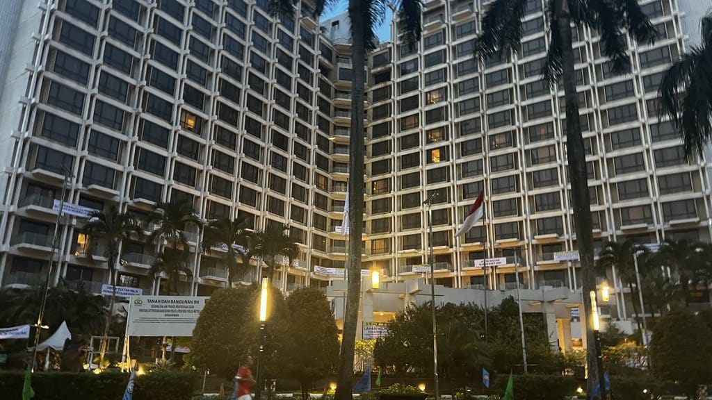 Serikat Pekerja Hotel Sultan Gelar Aksi Demo soal Eksekusi Besok Serikat Pekerja Hotel Sultan Gelar Aksi Demo soal Eksekusi Besok