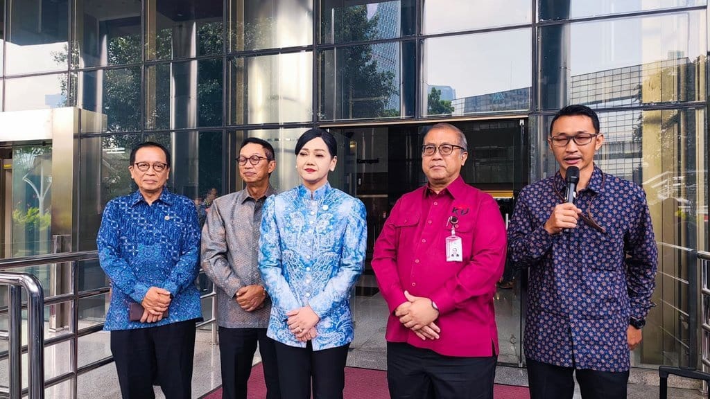 OJK Audiensi dengan KPK Bahas Penanganan Kasus Sektor Keuangan OJK Audiensi dengan KPK Bahas Penanganan Kasus Sektor Keuangan