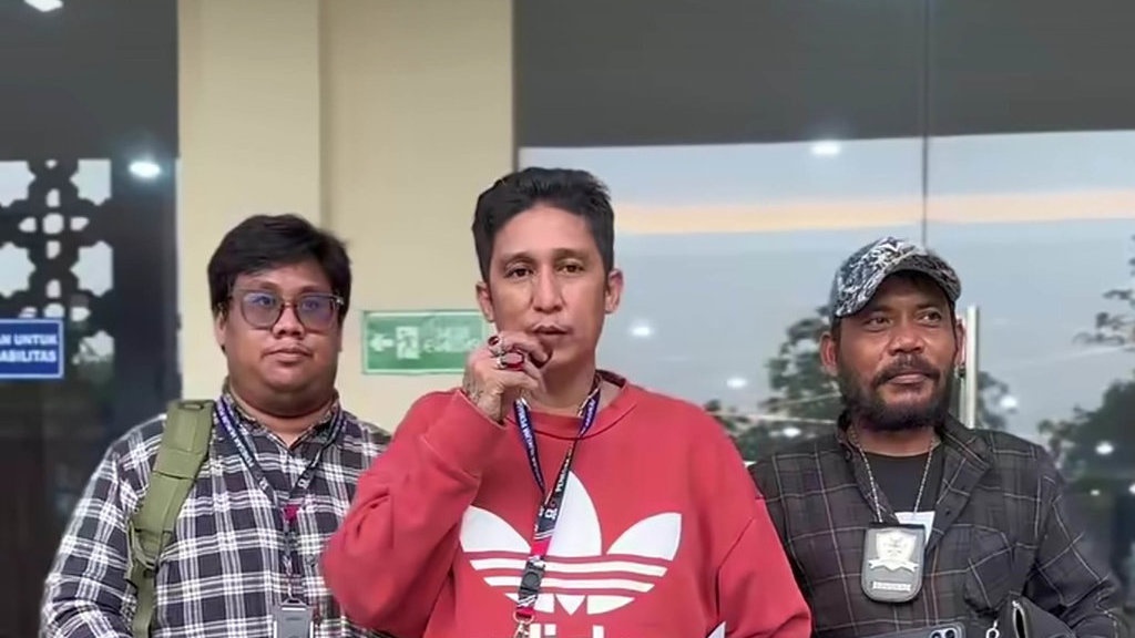 Alasan Firdaus Oiwobo Laporkan Eks Ketua BEM UGM Tiyo Ardianto Alasan Firdaus Oiwobo Laporkan Eks Ketua BEM UGM Tiyo Ardianto