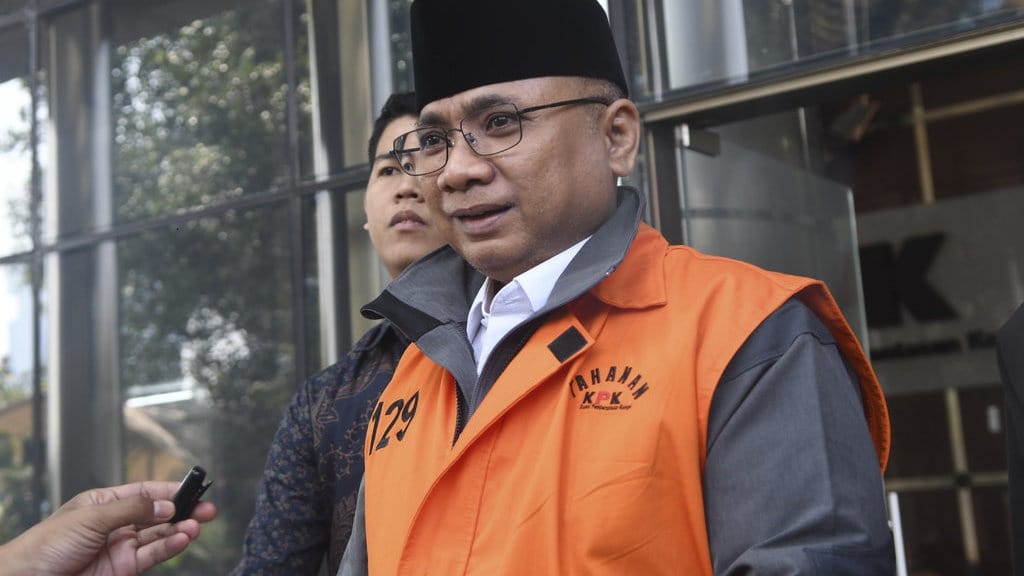 KPK Bantarkan Penahanan Yaqut karena Sakit Pencernaan KPK Bantarkan Penahanan Yaqut karena Sakit Pencernaan