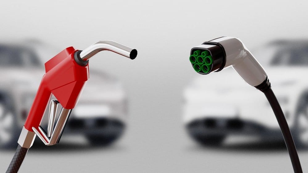 Insentif EV Terancam Hilang, Mobil Bensin Bekas Jadi Pelarian? Insentif EV Terancam Hilang, Mobil Bensin Bekas Jadi Pelarian?