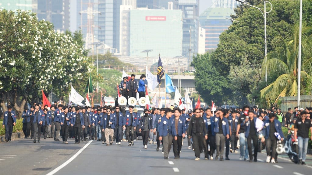 Mahasiswa Tuntut Mahasiswa Tuntut