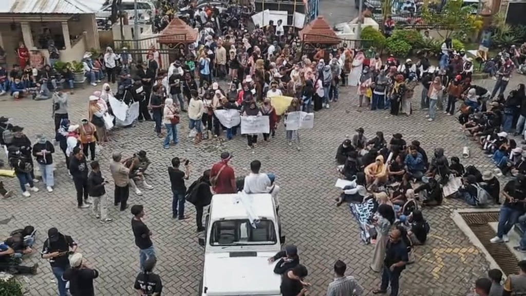 Ribuan Pekerja SPPG di Jember Tolak Penutupan Dapur MBG Ribuan Pekerja SPPG di Jember Tolak Penutupan Dapur MBG