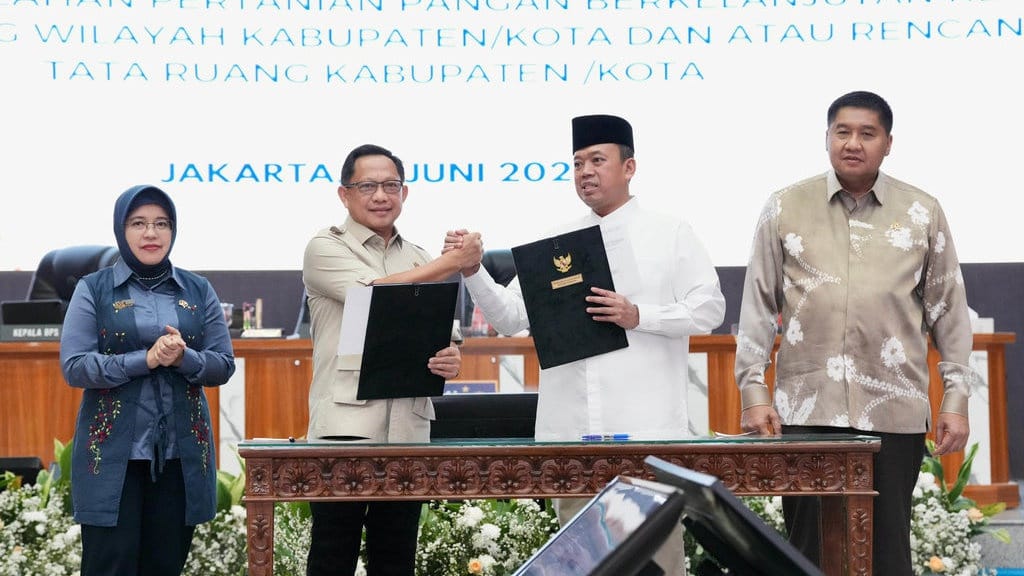 SEB Mendagri & Menteri ATR Jadi Pedoman Pelindungan LP2B SEB Mendagri & Menteri ATR Jadi Pedoman Pelindungan LP2B