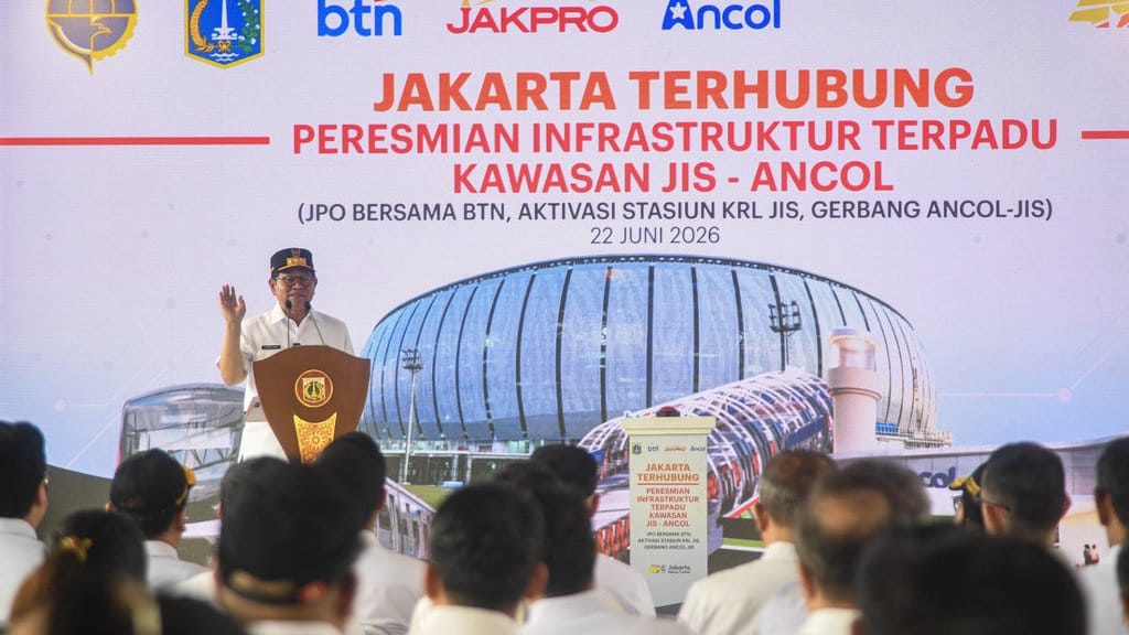 Pramono Minta Rumput JIS Diperbaiki agar Tidak Cepat Rusak Pramono Minta Rumput JIS Diperbaiki agar Tidak Cepat Rusak