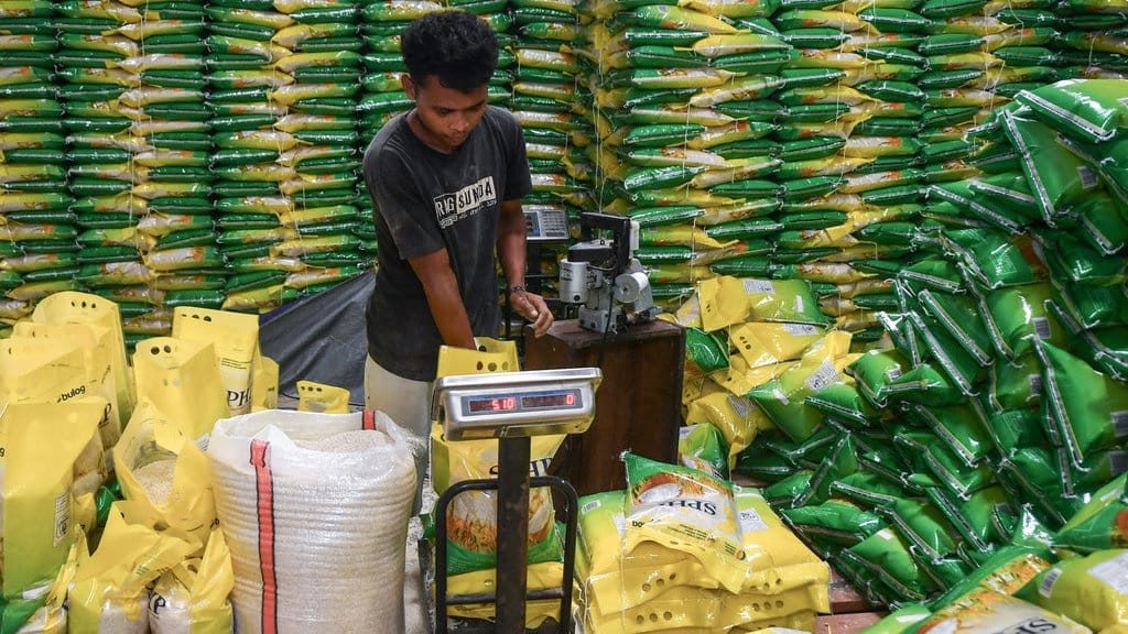 Harga Naik Imbas Kemarau, Pemerintah Salurkan Subsidi Beras SPHP Harga Naik Imbas Kemarau, Pemerintah Salurkan Subsidi Beras SPHP