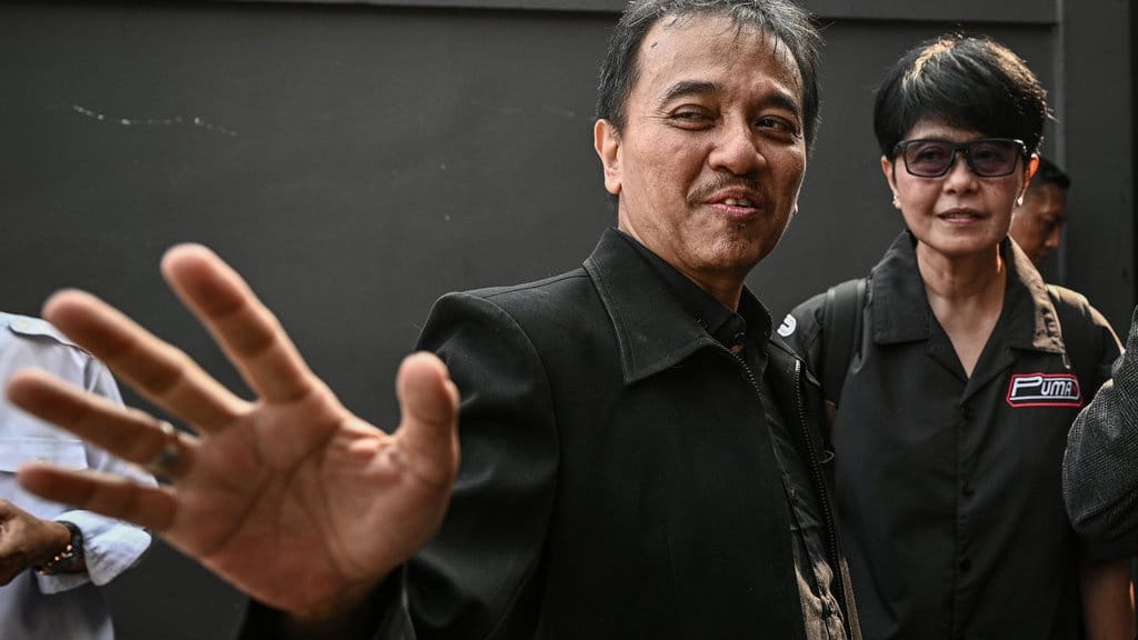 Kuasa Hukum Putar Video Penangkapan Roy Suryo di Praperadilan Kuasa Hukum Putar Video Penangkapan Roy Suryo di Praperadilan