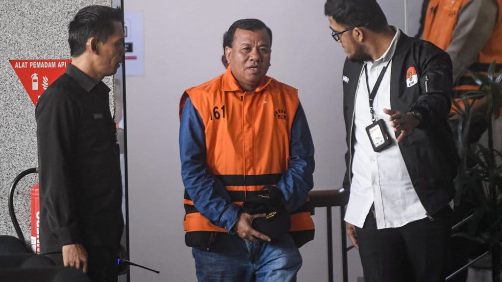 Menyoal Amplop Berisi Duit Bupati Kuansing di Meja Kemenhut Menyoal Amplop Berisi Duit Bupati Kuansing di Meja Kemenhut