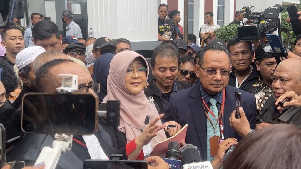Dokter Tifa Didakwa Pasal Berlapis dalam Kasus Ijazah Jokowi Dokter Tifa Didakwa Pasal Berlapis dalam Kasus Ijazah Jokowi