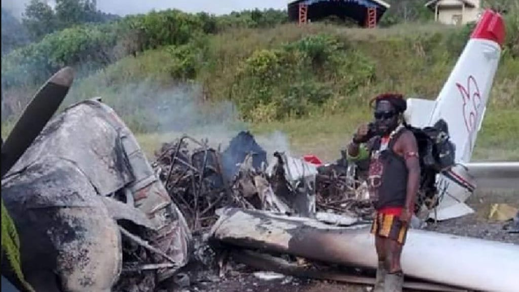Kronologi Pesawat AMA Dibakar KKB Papua & Nama Pilot yang Tewas Kronologi Pesawat AMA Dibakar KKB Papua & Nama Pilot yang Tewas