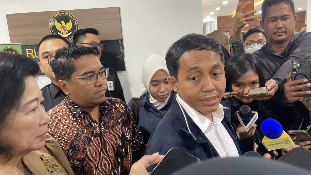 Menhut Raja Juli Enggan Komentar Soal Duit dari Bupati Kuansing Menhut Raja Juli Enggan Komentar Soal Duit dari Bupati Kuansing