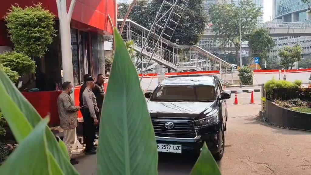Bupati Langkat Tiba di Gedung KPK Usai Terjaring OTT Bupati Langkat Tiba di Gedung KPK Usai Terjaring OTT