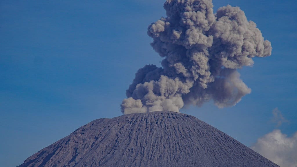 Gunung Semeru 21 Kali Erupsi Selama Enam Jam Jumat Hari Ini Gunung Semeru 21 Kali Erupsi Selama Enam Jam Jumat Hari Ini