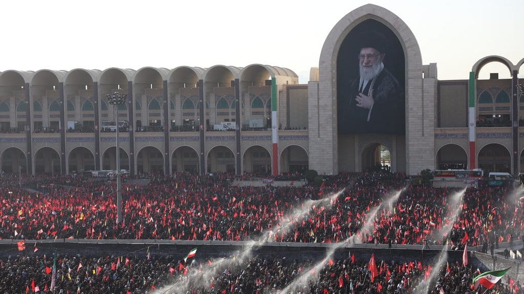 Warga Iran Bersumpah Balas Dendam Terhadap Trump Warga Iran Bersumpah Balas Dendam Terhadap Trump