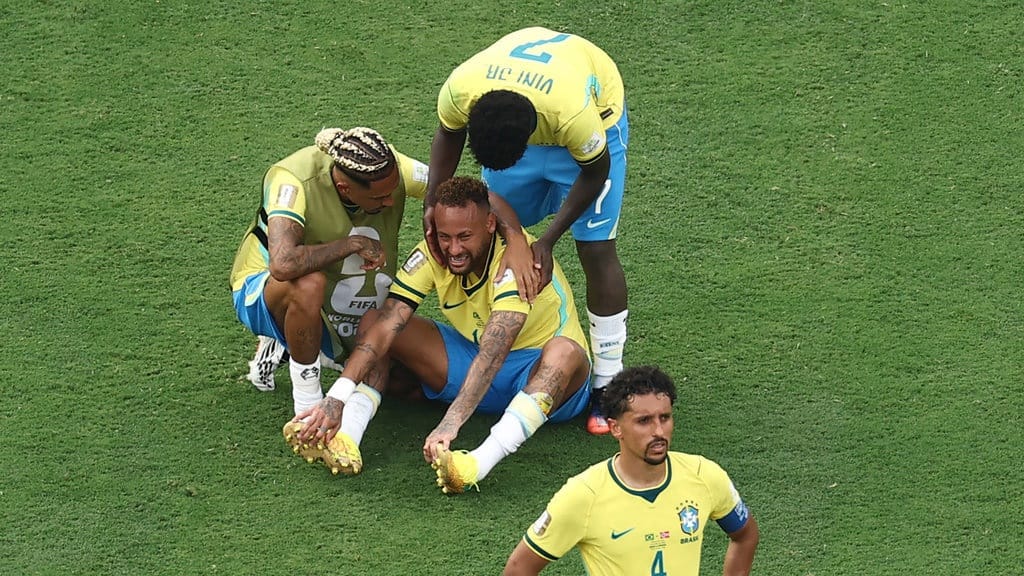 Ironi Brasil & Mejannya Jogo Bonito di Tangan Don Carlo