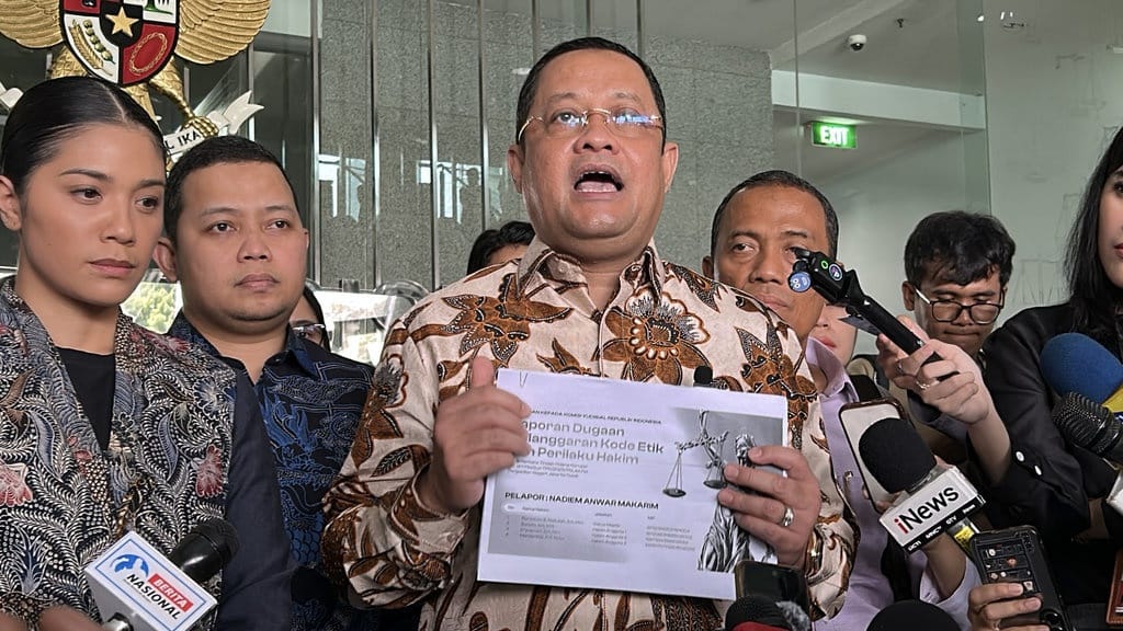 Nadiem Makarim Laporkan Empat Hakim ke Komisi Yudisial Nadiem Makarim Laporkan Empat Hakim ke Komisi Yudisial
