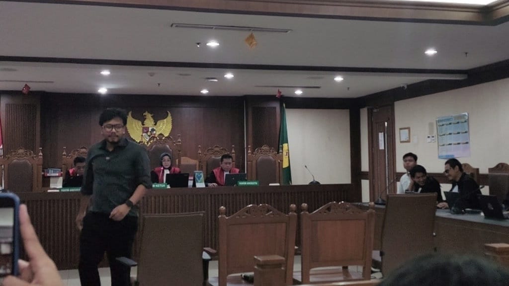 Ferry Irwandi Jadi Saksi Khariq Anhar, Sebut Timpa Teks Lumrah Ferry Irwandi Jadi Saksi Khariq Anhar, Sebut Timpa Teks Lumrah
