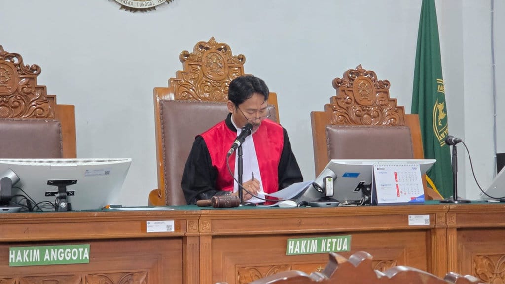 Hakim Tolak Praperadilan Asrul Aziz, Penyidikan Dilanjutkan Hakim Tolak Praperadilan Asrul Aziz, Penyidikan Dilanjutkan