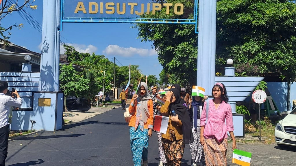 Datang ke Prambanan, Prabowo Disambut 1.000 Siswa SD dan SMP Datang ke Prambanan, Prabowo Disambut 1.000 Siswa SD dan SMP