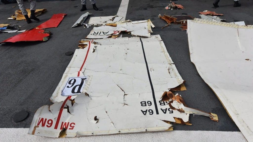 Update Pencarian Boeing 737 K2 Airways: Puing Ditemukan di Laut Update Pencarian Boeing 737 K2 Airways: Puing Ditemukan di Laut