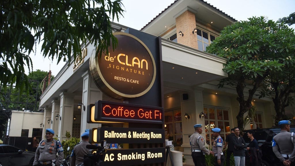 Jampidsus Febrie Bantah Terlibat di Bisnis Kafe de'Clan Cipete Jampidsus Febrie Bantah Terlibat di Bisnis Kafe de'Clan Cipete