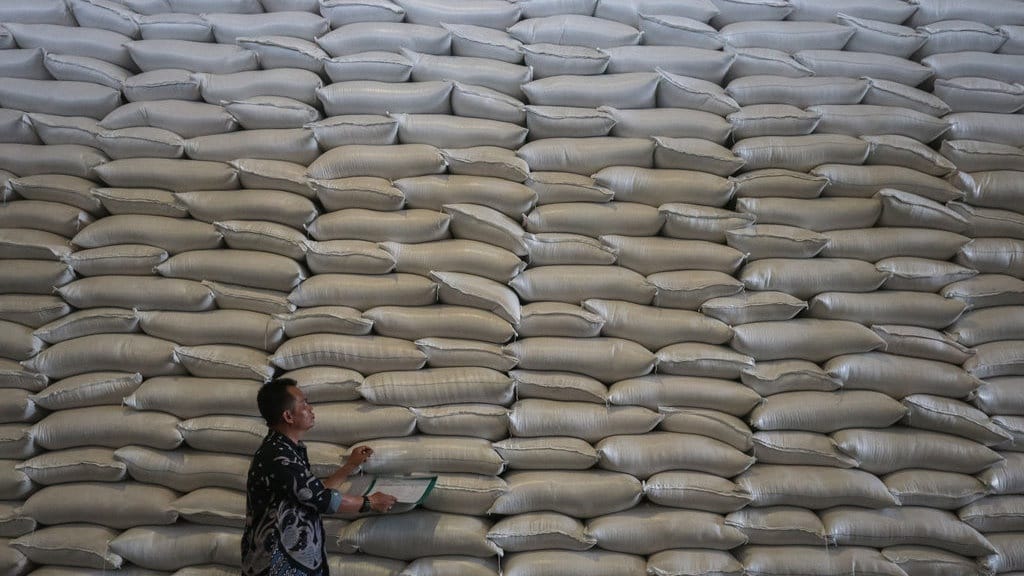 Lampaui Target, Bulog Sudah Serap 4,11 Juta Ton Beras Petani Lampaui Target, Bulog Sudah Serap 4,11 Juta Ton Beras Petani