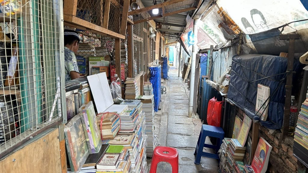 Asa Pelapak Buku Terminal Senen di Tengah Geliat Penataan Area Asa Pelapak Buku Terminal Senen di Tengah Geliat Penataan Area