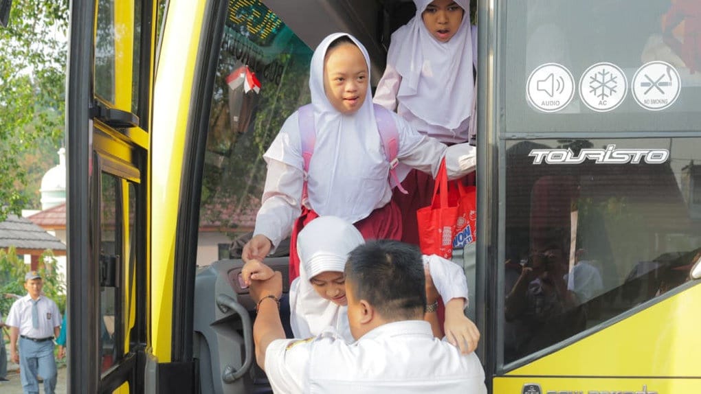Orang Tua Siswa Disabilitas Rasakan Manfaat Bus Gratis Tangsel Orang Tua Siswa Disabilitas Rasakan Manfaat Bus Gratis Tangsel