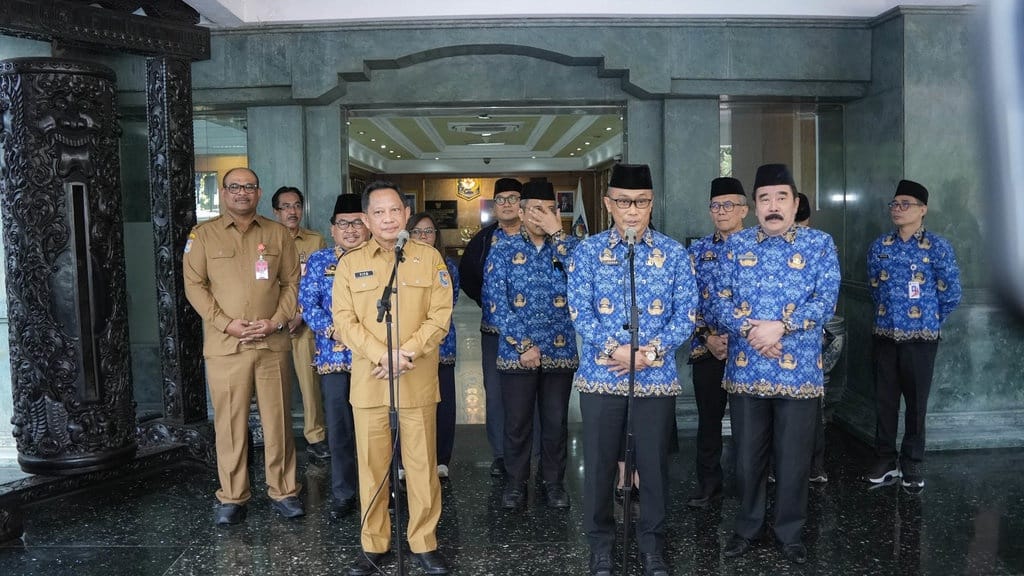Safrizal ZA Apresiasi Bantuan Ambulans DPN KORPRI untuk Aceh Safrizal ZA Apresiasi Bantuan Ambulans DPN KORPRI untuk Aceh