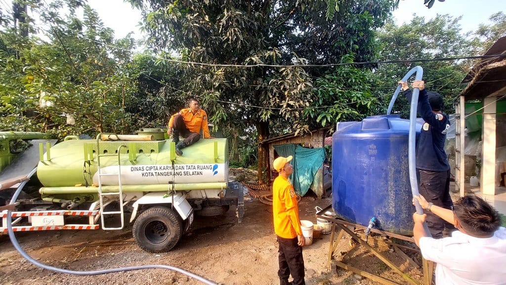 Warga Keranggan Tangsel Kembali Krisis Air Bersih akibat Kemarau Warga Keranggan Tangsel Kembali Krisis Air Bersih akibat Kemarau