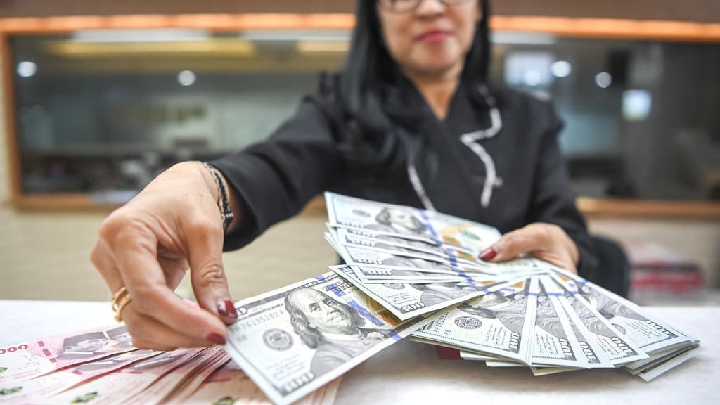 Rupiah Melemah ke Rp17.972, IHSG Dibuka di Zona Merah Hari Ini Rupiah Melemah ke Rp17.972, IHSG Dibuka di Zona Merah Hari Ini