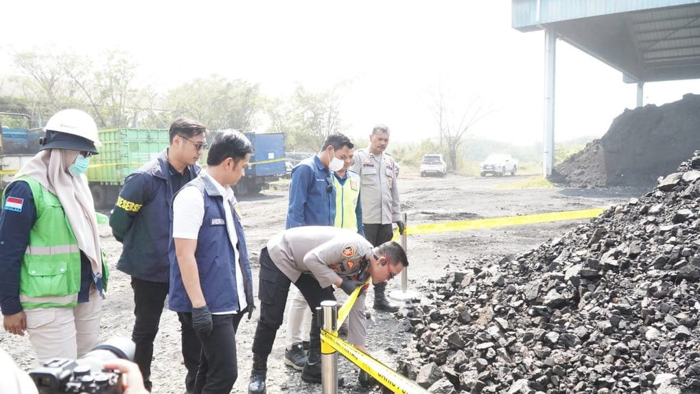 Polres Muara Enim Gerebek Tambang Batu Bara Ilegal, 11 Ditangkap Polres Muara Enim Gerebek Tambang Batu Bara Ilegal, 11 Ditangkap
