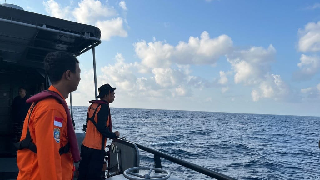 KLM Nurul Salsa Karam di Perairan Selayar, SAR Cari 24 Penumpang KLM Nurul Salsa Karam di Perairan Selayar, SAR Cari 24 Penumpang