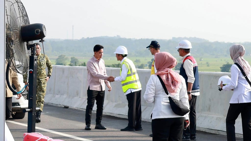 Gibran Tinjau Pembangunan Jembatan Musi V di Tol Kapalbetung Gibran Tinjau Pembangunan Jembatan Musi V di Tol Kapalbetung