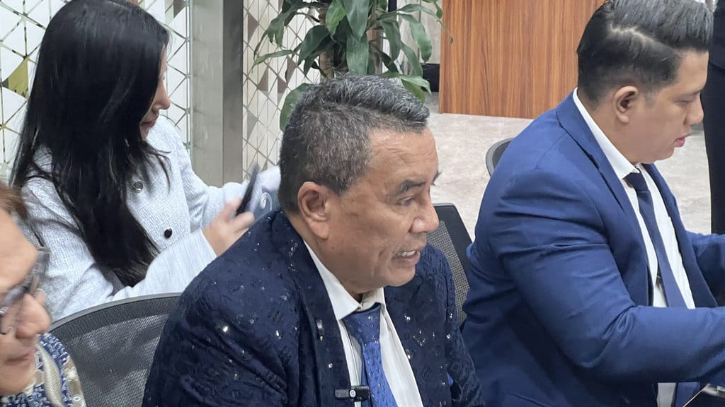 Eks Jampidsus Febrie Tak Ditahan Usai Diperiksa Kejagung Eks Jampidsus Febrie Tak Ditahan Usai Diperiksa Kejagung
