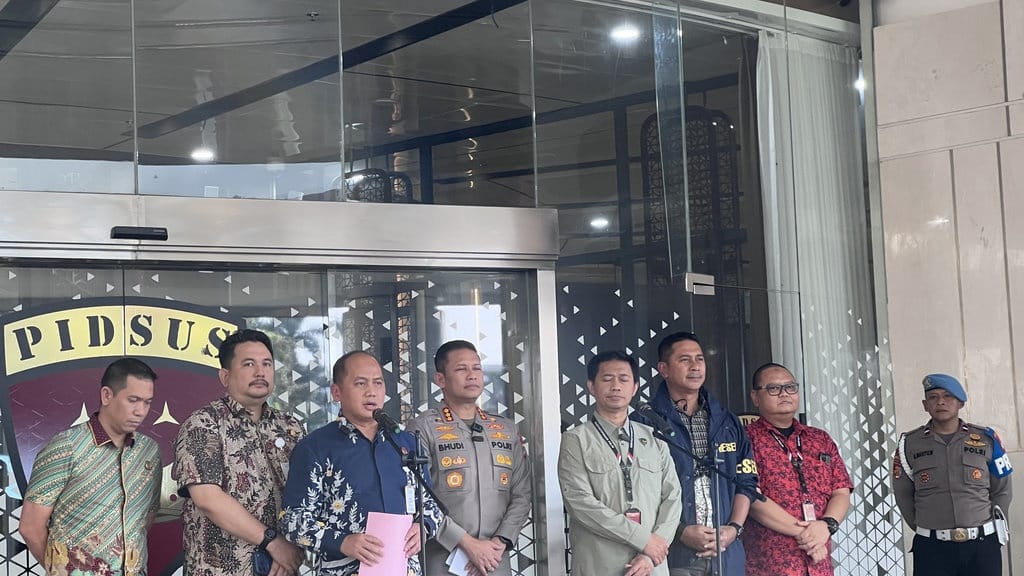 Febrie Dipastikan Hanya Tersangka Kasus Korupsi dan TPPU Asabri Febrie Dipastikan Hanya Tersangka Kasus Korupsi dan TPPU Asabri