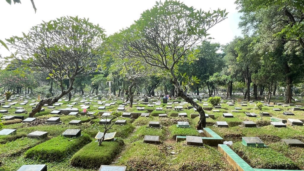 Hari-Hari Penggali Kubur Memadatkan Ruang di Makam Tumpang Hari-Hari Penggali Kubur Memadatkan Ruang di Makam Tumpang