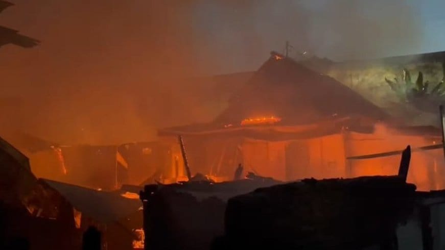 Tak Terima Digugat Cerai, Pria di Lubuklinggau Bakar 11 Rumah Tak Terima Digugat Cerai, Pria di Lubuklinggau Bakar 11 Rumah