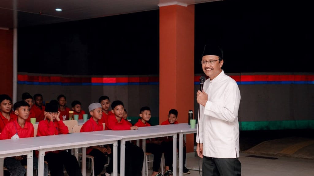 Sambangi Sekolah Rakyat DKI, Gus Ipul Dorong Siswa Percaya Diri Sambangi Sekolah Rakyat DKI, Gus Ipul Dorong Siswa Percaya Diri