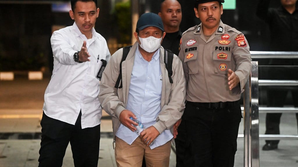 Bupati Lombok Barat Lalu Ahmad Zaini Jadi Tersangka Korupsi Bupati Lombok Barat Lalu Ahmad Zaini Jadi Tersangka Korupsi
