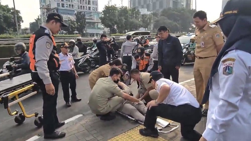 Korban Tabrakan Beruntun di MT Haryono Dievakuasi Korban Tabrakan Beruntun di MT Haryono Dievakuasi