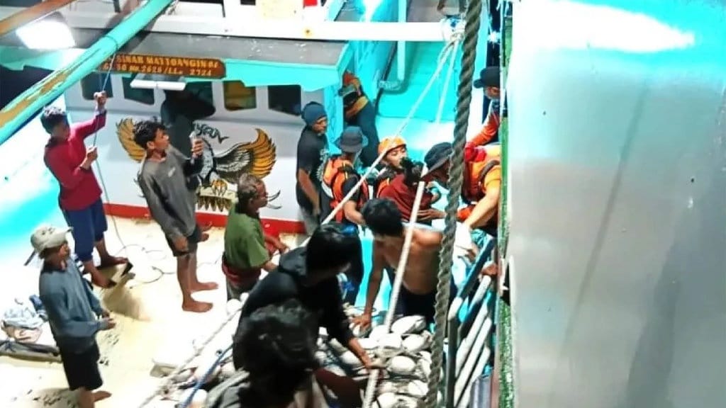 Tragedi KM Nurul Salsa: Update Korban dan Penyebab Tenggelam Tragedi KM Nurul Salsa: Update Korban dan Penyebab Tenggelam