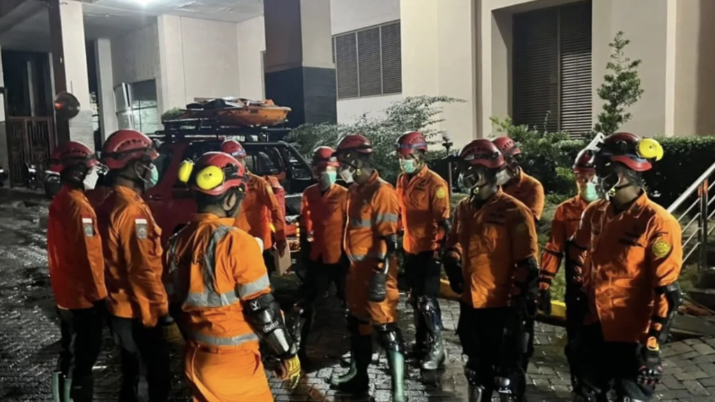 Rumah di Medan Runtuh Diduga karena Ledakan Pipa Gas Tanam Rumah di Medan Runtuh Diduga karena Ledakan Pipa Gas Tanam