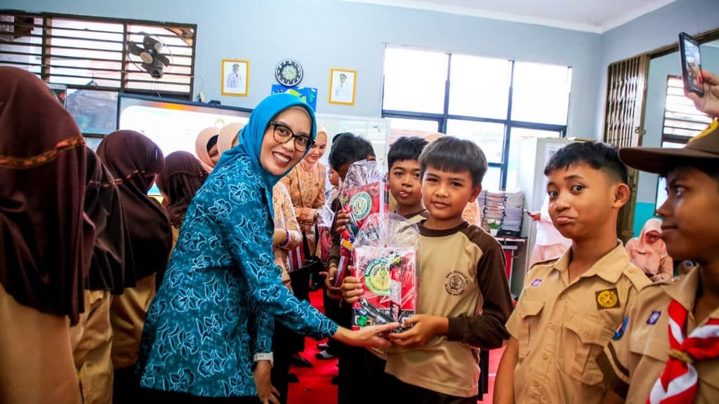Hari Anak Nasional, DWP Tangsel Edukasi Siswa Cegah Bullying Hari Anak Nasional, DWP Tangsel Edukasi Siswa Cegah Bullying