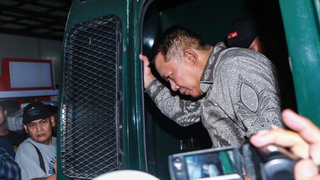 Eks Jampidsus Febrie Keluar Isolasi, Gabung Tahanan KPK Hari ini Eks Jampidsus Febrie Keluar Isolasi, Gabung Tahanan KPK Hari ini