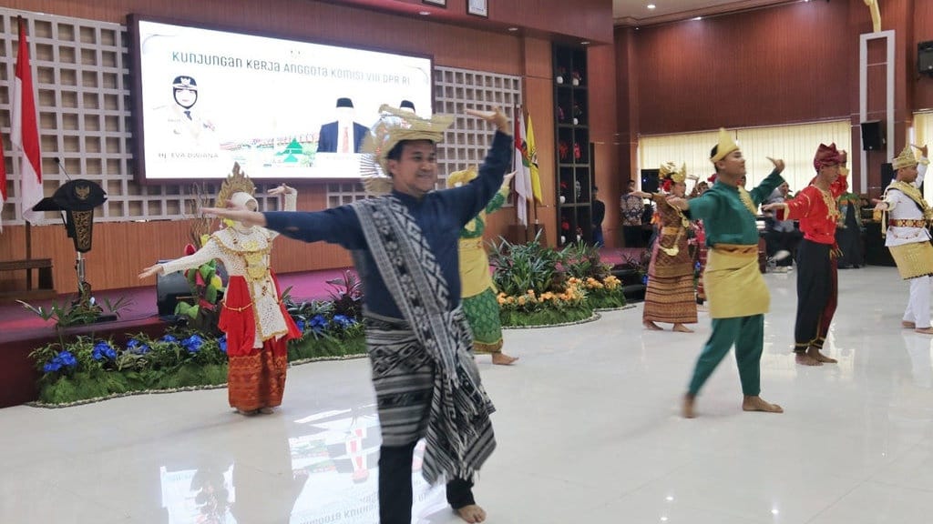 Kemensos Salurkan Bantuan Sosial Rp390 Miliar di Lampung Kemensos Salurkan Bantuan Sosial Rp390 Miliar di Lampung
