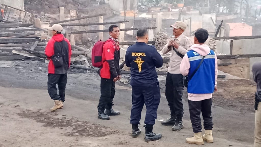 Kemensos Salurkan Bantuan bagi 420 Korban Kebakaran Sukabumi Kemensos Salurkan Bantuan bagi 420 Korban Kebakaran Sukabumi