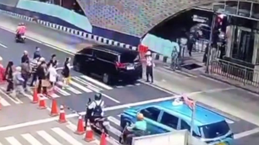 Polisi Pengemudi Alphard Sujud ke Satpam HI, Sanksi Etik Lanjut Polisi Pengemudi Alphard Sujud ke Satpam HI, Sanksi Etik Lanjut